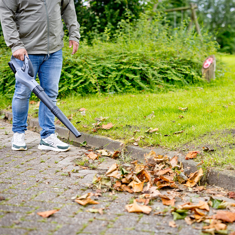 Draadloze Bladblazer β Zonder Bukken een Opgeruimde Tuin! ππ